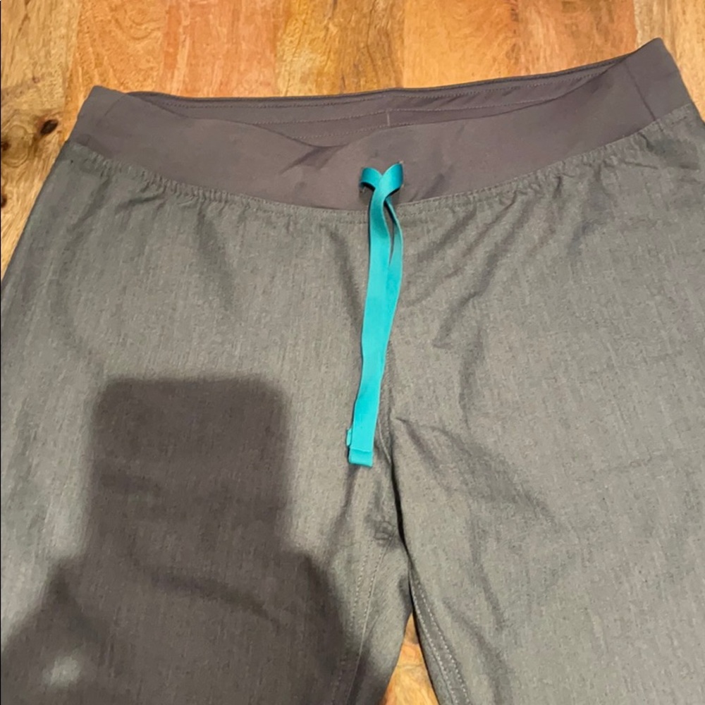 Figs Livingston basic scrub pants